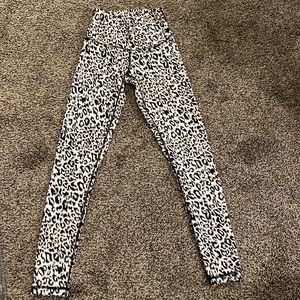 EUC-DYI Cheetah print leggings size X-S